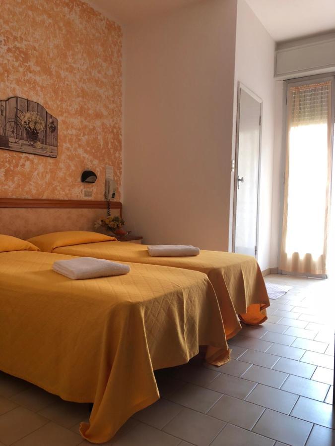 Hotel Serenella Vintage Rimini Extérieur photo